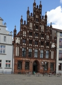 Ein erhaltenes gothisches Haus auf dem Marktplatz von Greifswald