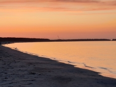 Die Sonne ist untergegangen über der Ostsee mit ihrem hervorragenden Strand
