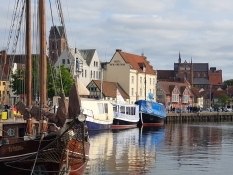 Vom alten Hafen von Wismar. Die alten Holzboote machten ihn die Tour dorthin wert