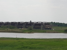 Die Ruine der Eisenbahnbrücke über die Elbe bei Dömitz