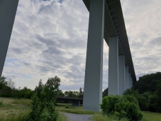 Die Autobahn A 4 von Dresden nach Frankfurt crosses the Werra valley on this elegant bridge