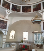 Innen gibtʹs keine Stützsäule in der Mitte wie in den Rundkirchen auf Bornholm in Dänemark