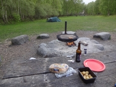 Back in Pinseskoven I have a barbecue with two girls