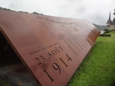 Ved mindesmærket i Dinant for den tyske massakre i august 1914 under Første Verdenskrig