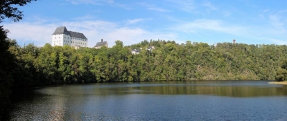 Burgk Castle above the Burgkhammer reservoir