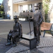 Quedlinburg, Statuen von zwei Logenbrüdern