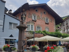 Ein Gasthof in Klausen. Der Stil ist immer noch mehr österreichisch als italienisch