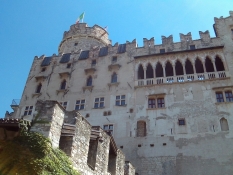 Das fürstbischöfliche Schloss in Trient ist ein noch größeres Gebäude, als es der Dom ist