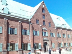 Kronhuset er Göteborgs ældste hus og blev bygget som tøjhus, men har tjent mange formål