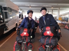 Göteborg-ægteparret Shanaz og Thomas kaster sig ud i et helt års cykeleventyr til Kurdistan