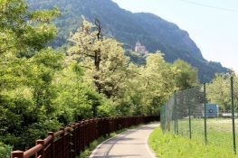 View of the Trostburg from the Eisack Valley cycle path