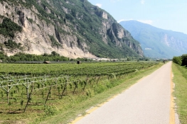Adige Valley cycle path between Mattarello and Besenello