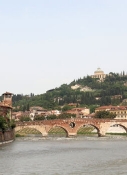 Verona, Ponte Pietra und Santuario della Madonna di Lourdes