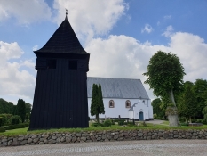 Die Kirche von Feldstedt, einem schläfrigen og gottverlassenen Kaff unweit von Apenrade