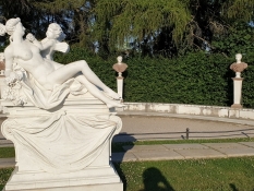 Der Park von Sanssouci ist ein Ort mit vielen klassischen Skulpturen