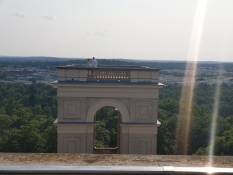 Et kig fra ét af Belvederes tårne over til det andet