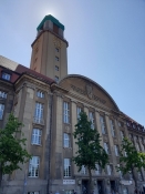 Das Spandauer Rathaus hat etwas von dem Hauptgebäude einer Großstadt